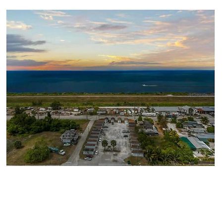 Modern Studio Retreat With King Bed - Cozy Comfort Pahokee Extérieur photo