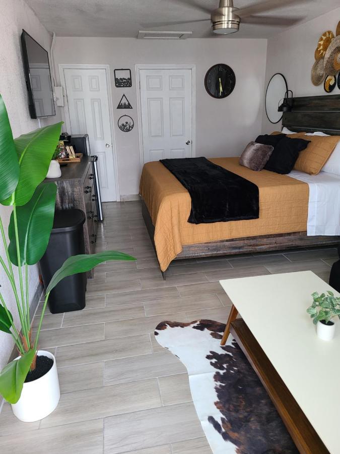 Modern Studio Retreat With King Bed - Cozy Comfort Pahokee Extérieur photo